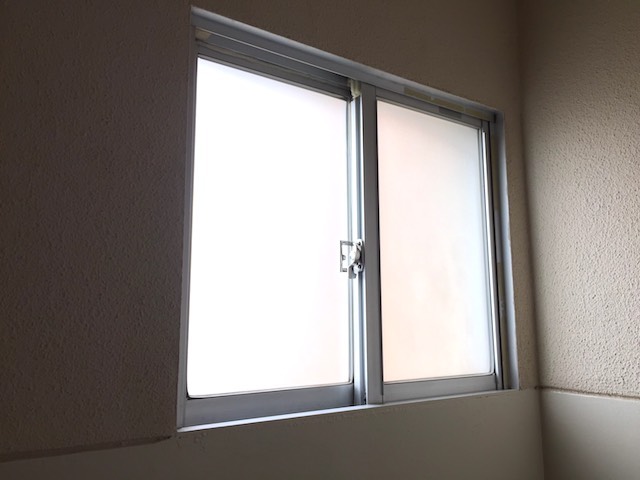 風呂場　網戸　取り付け