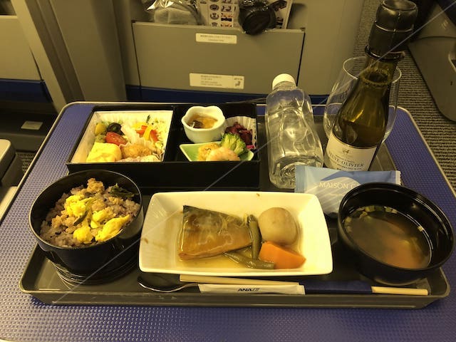 ボーイング777-300 機内食